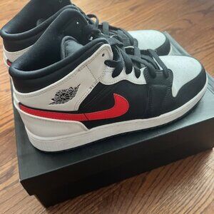 Air Jordan 1 Mid (GS) - Youth Size